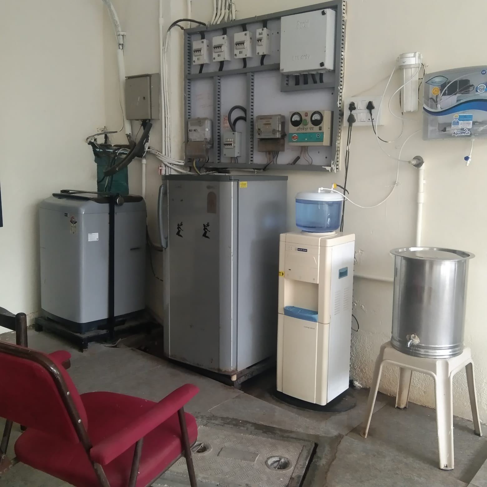 Utility area with washing machine, fridge, water cooler and RO purifier